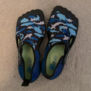 Like new! Boys water shoes. Size 11/12.